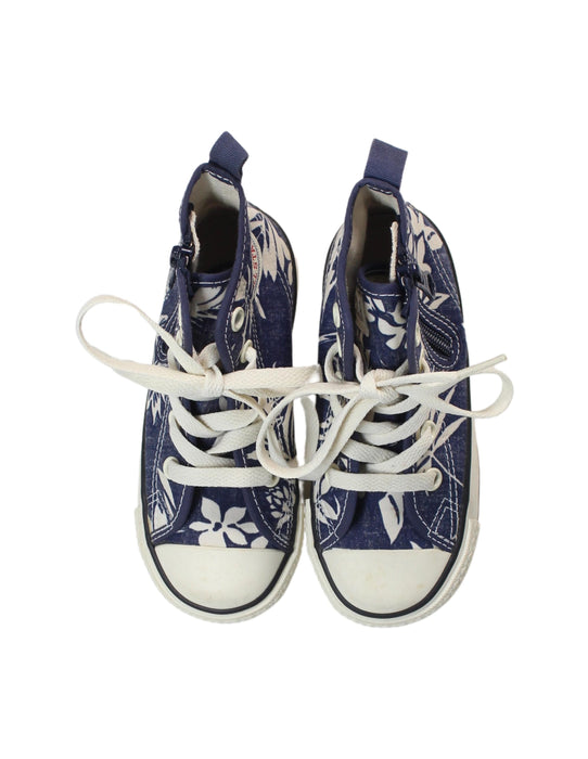 A Blue Sneakers from Converse in size 4T for neutral. (Back View)