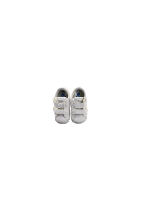 A White Sneakers from Onitsuka Tiger in size 3T for neutral. (Back View)