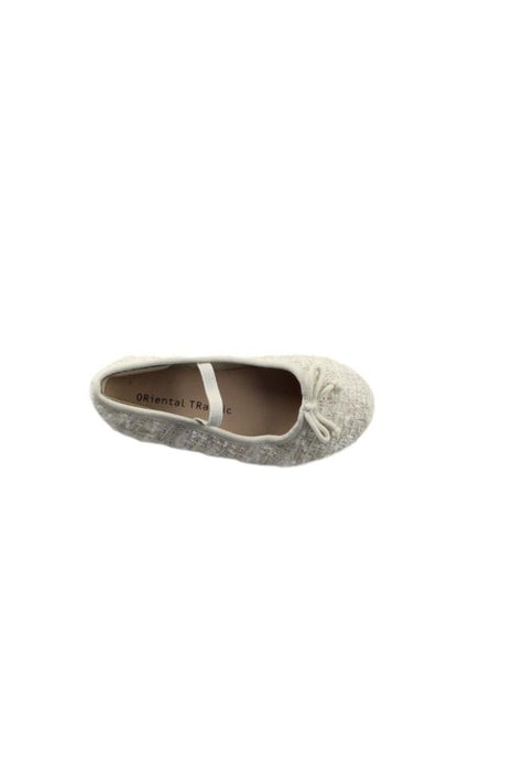 A White Flats from Oriental Traffic in size 4T for girl. (Front View)