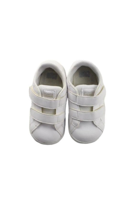 A White Sneakers from Onitsuka Tiger in size 4T for neutral. (Back View)