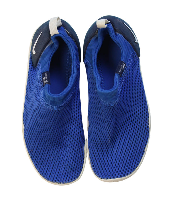 A Blue Slip Ons from Nike in size 5T for boy. (Back View)