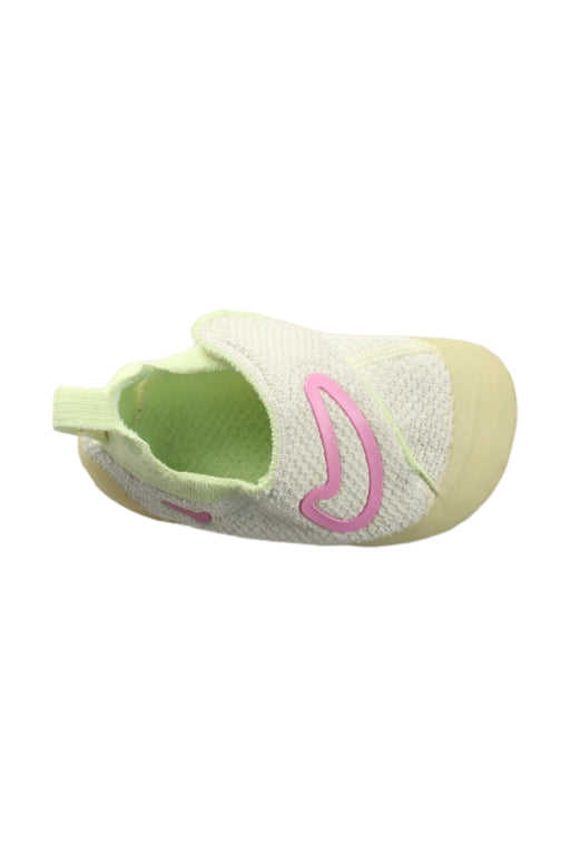 A White Sneakers from Nike in size 18-24M for girl. (Front View)