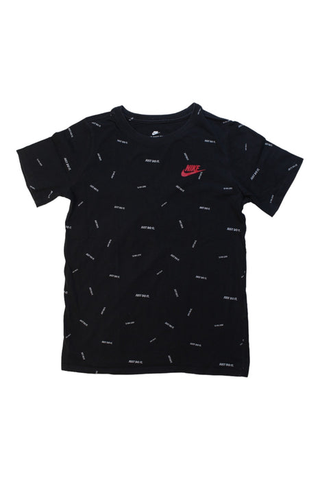 A Black Short Sleeve T Shirts from Nike in size 9Y for boy. (Front View)