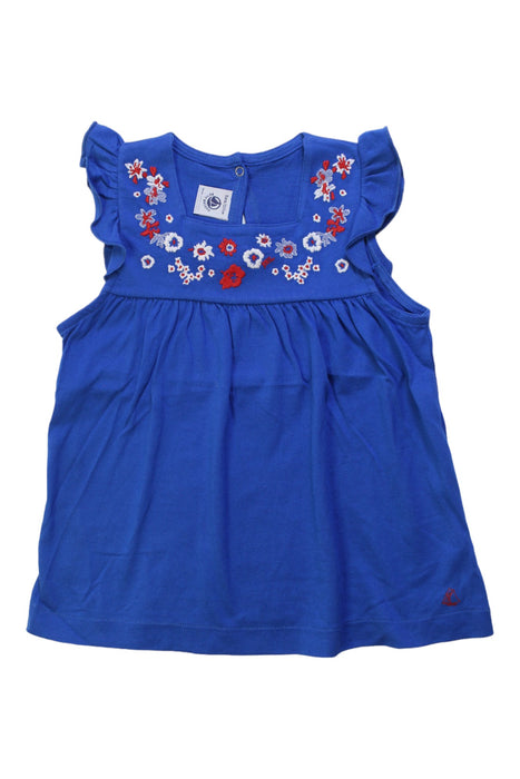 A Blue Sleeveless Dresses from Petit Bateau in size 5T for girl. (Front View)