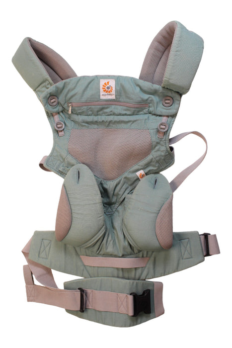 A Multicolour Baby Carriers from Ergobaby in size O/S for neutral. (Front View)