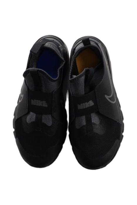 A Black Sneakers from Nike in size 11Y for boy. (Back View)