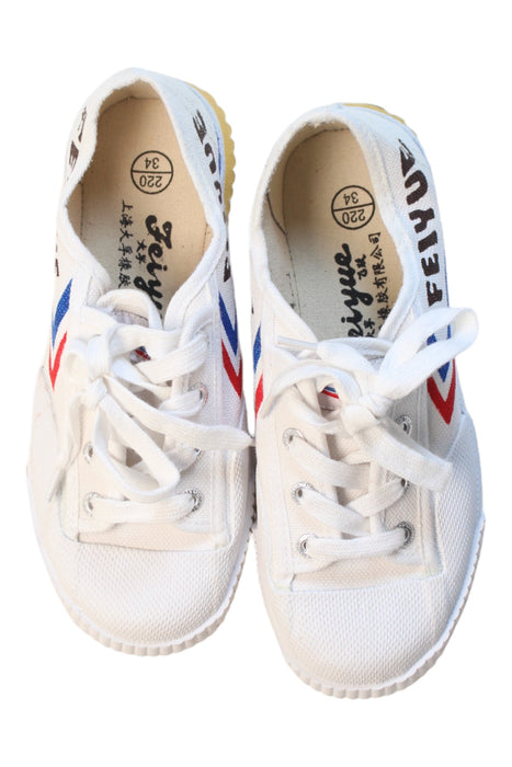 A White Sneakers from Feiyue in size 9Y for boy. (Back View)