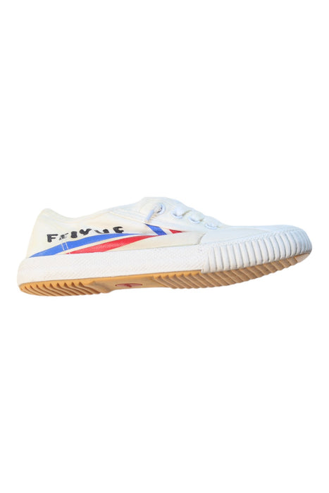 A White Sneakers from Feiyue in size 7Y for boy. (Front View)