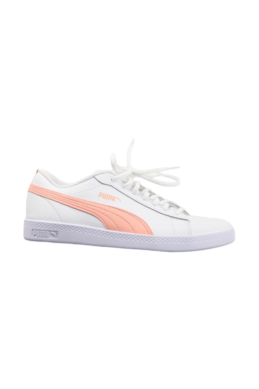 A Peach Sneakers from Puma in size 12Y for girl. (Front View)