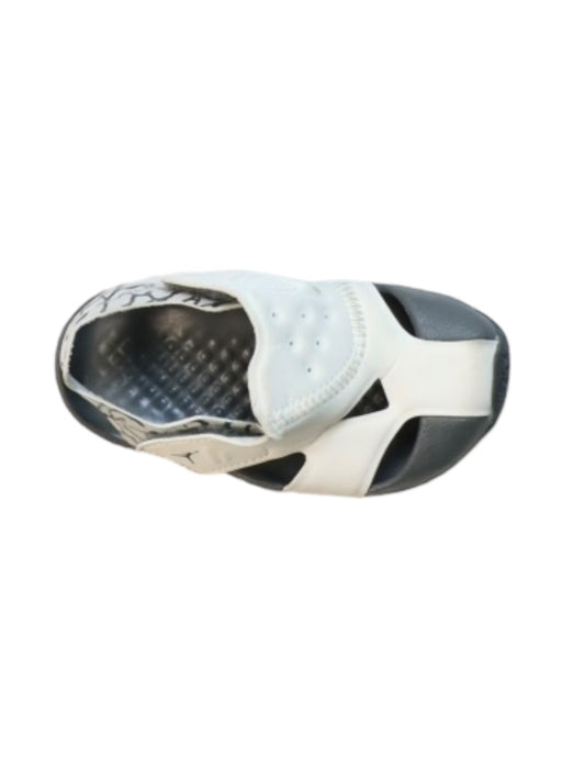 A White Sandals from Air Jordan in size 18-24M for boy. (Front View)