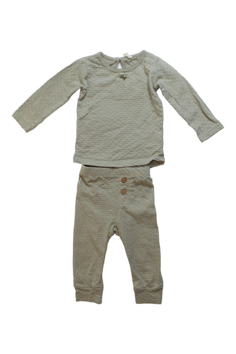 A Green Pants Sets from Quincy Mae in size 6-12M for boy. (Front View)