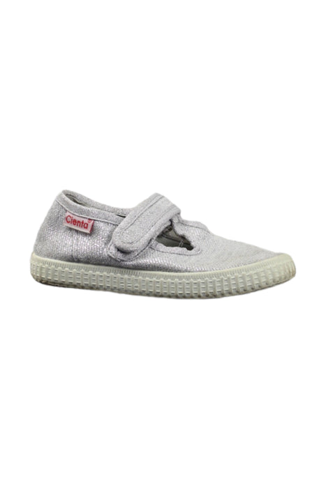 A Silver Sneakers from Cienta in size 3T for girl. (Front View)