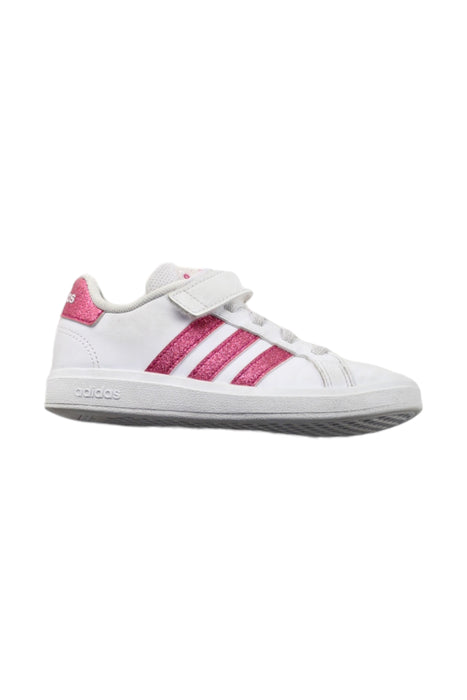 A White Sneakers from Adidas in size 6T for boy. (Front View)