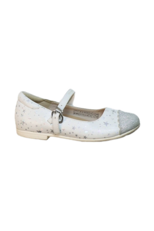 A White Flats from Dr. Kong in size 5T for girl. (Front View)