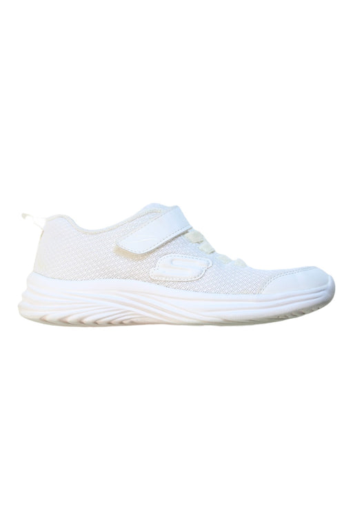 A White Sneakers from Skechers in size 10Y for neutral. (Front View)