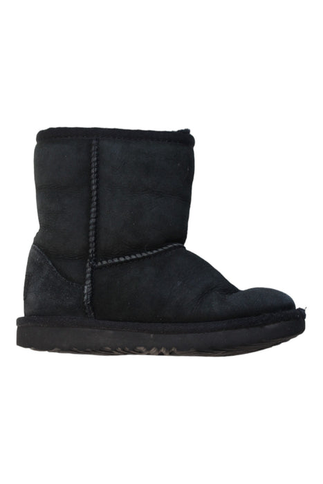 A Black Winter Boots from UGG in size 5T for boy. (Front View)