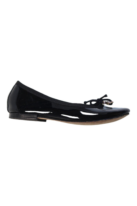 A Black Flats from Repetto in size 5T for girl. (Front View)