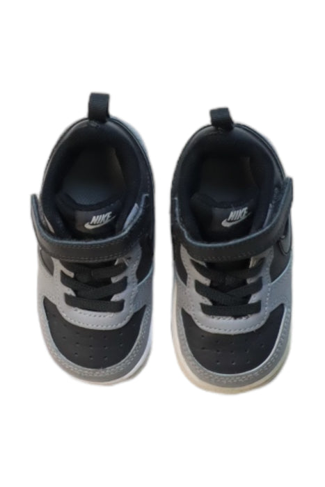 A Multicolour Sneakers from Nike in size 18-24M for boy. (Back View)