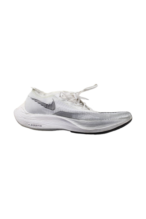 A White Sneakers from Nike in size 14Y for boy. (Front View)