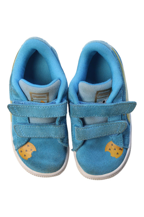 A Blue Sneakers from Puma in size 18-24M for boy. (Back View)