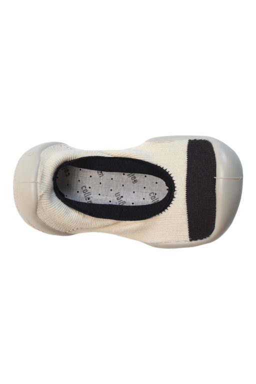 A White Slippers from Collegien in size 4T for neutral. (Front View)