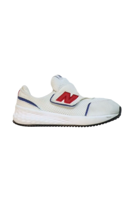 A Multicolour Sneakers from New Balance in size 3T for neutral. (Front View)