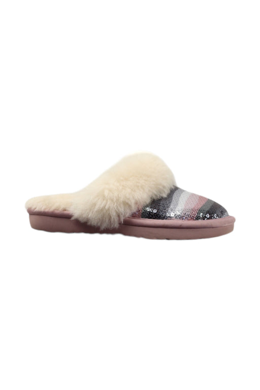 A White Slippers from UGG in size 5T for girl. (Front View)