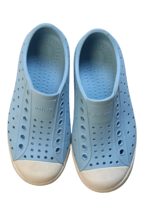 A Blue Aqua Shoes from Native Shoes in size 6T for neutral. (Back View)