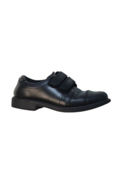 A Black Dress Shoes from Clarks in size 5T for boy. (Front View)