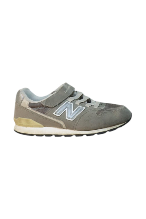 A Multicolour Sneakers from New Balance in size 7Y for boy. (Front View)