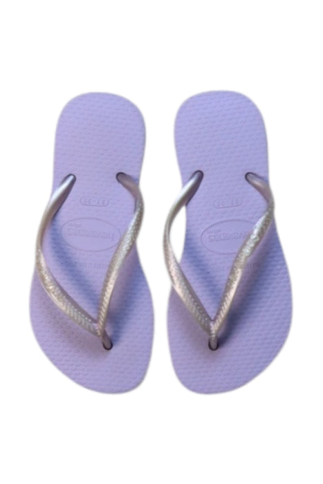 A Silver Flip Flops from Havaianas in size 5T for girl. (Back View)