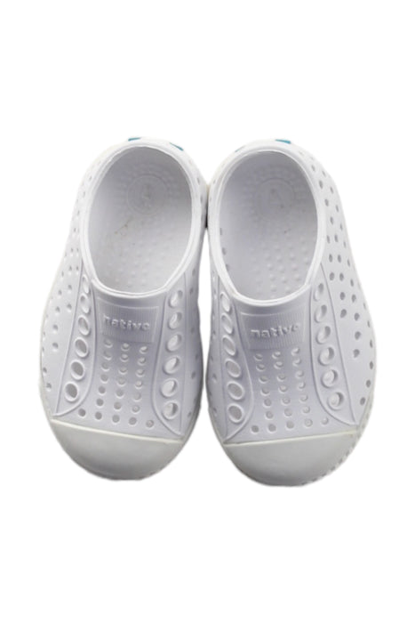 A White Aqua Shoes from Native Shoes in size 3T for neutral. (Back View)