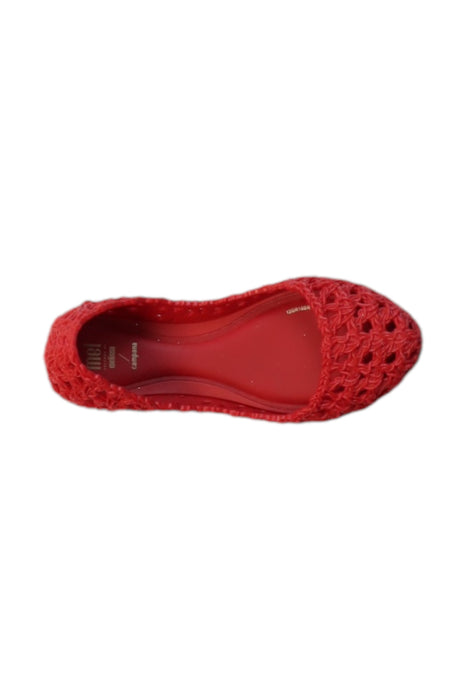 A Burgundy Flats from Mini Melissa Campana in size 7Y for girl. (Front View)