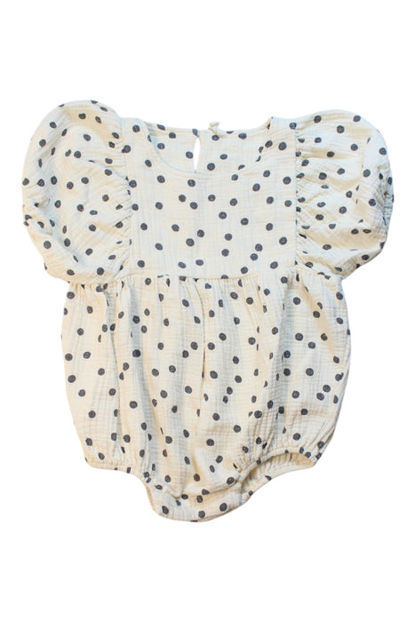 A White Short Sleeve Bodysuits from Quincy Mae in size 2T for girl. (Front View)