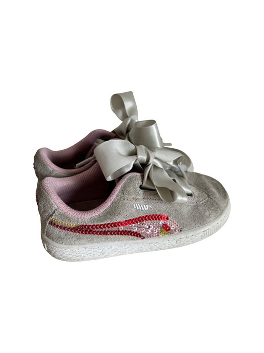 A Grey Sneakers from Puma in size 4T for girl. (Front View)