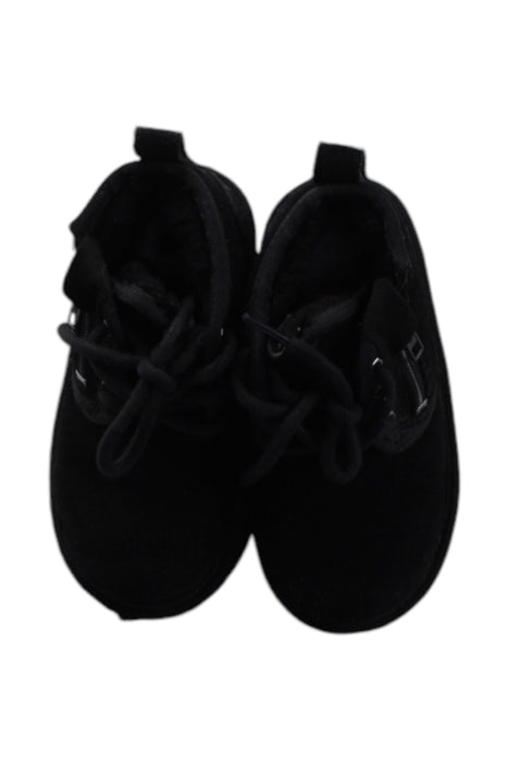 A Black Casual Boots from UGG in size 4T for boy. (Back View)