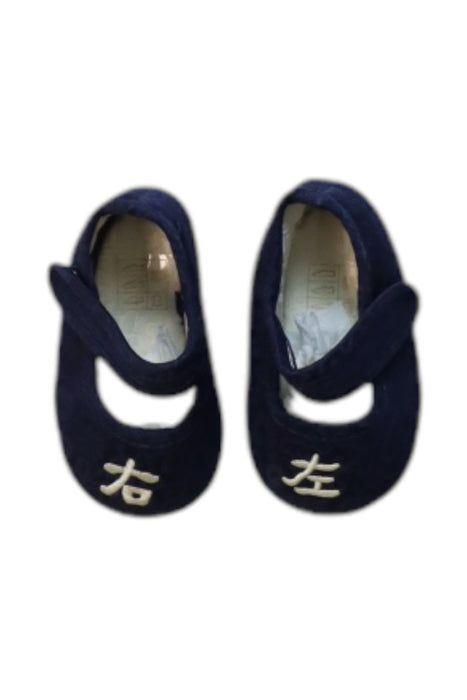 A Navy Flats from Shanghai Tang in size 0-3M for girl. (Back View)