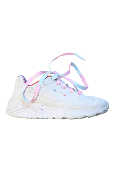 A White Sneakers from Skechers in size 7Y for girl. (Front View)