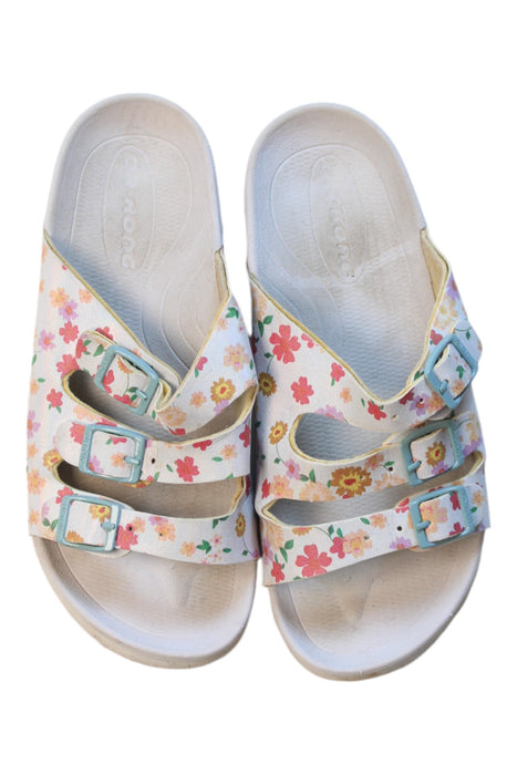 A White Slippers from Dr. Kong in size 5T for girl. (Back View)