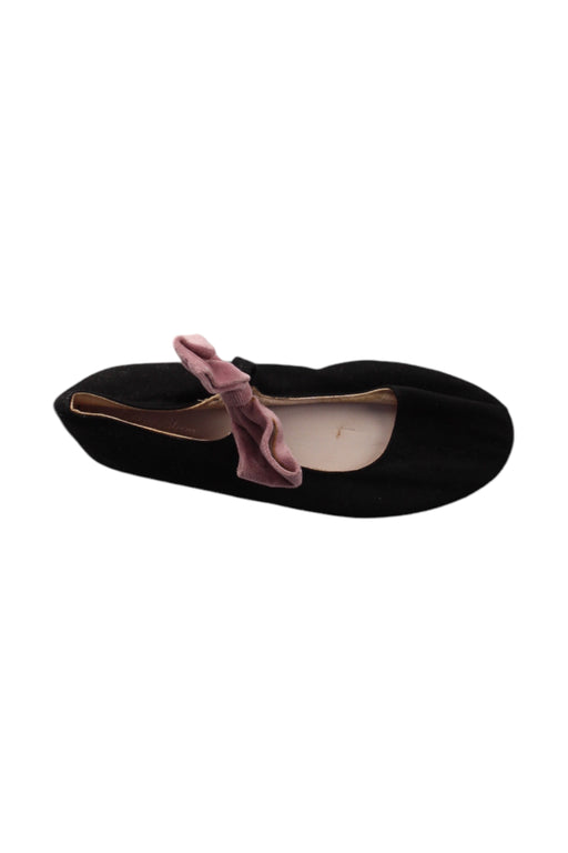 A Black Flats from Ruby & Bloom in size 10Y for girl. (Front View)