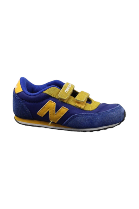 A Blue Sneakers from New Balance in size 3T for boy. (Front View)