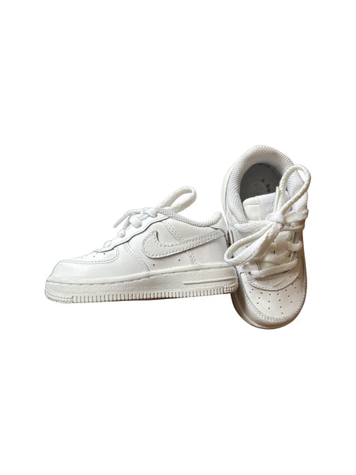 A White Sneakers from Nike in size 18-24M for neutral. (Front View)