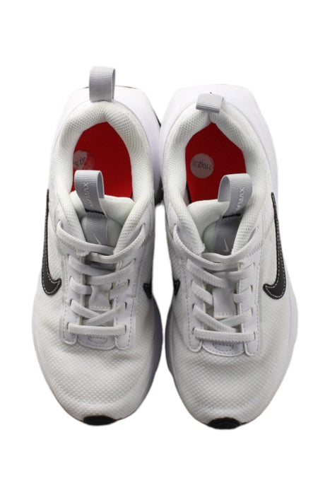 A White Sneakers from Nike in size 7Y for boy. (Back View)