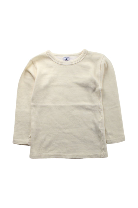 A White Long Sleeve T Shirts from Petit Bateau in size 6T for boy. (Front View)