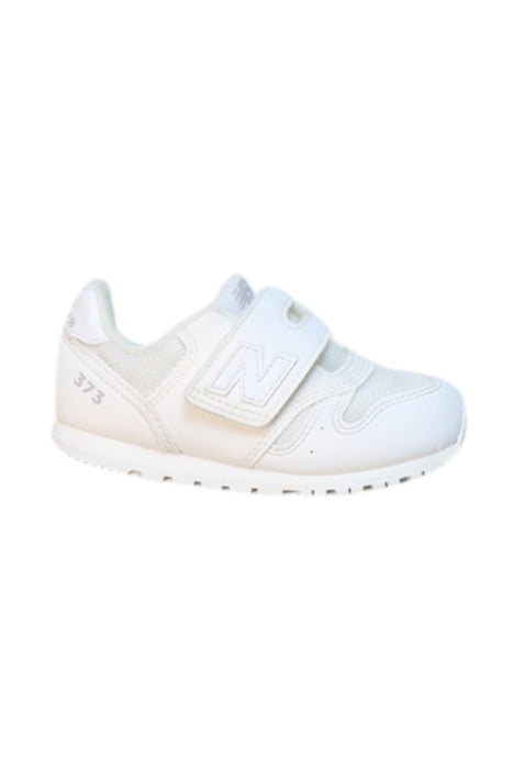 A White Sneakers from New Balance in size 3T for neutral. (Front View)