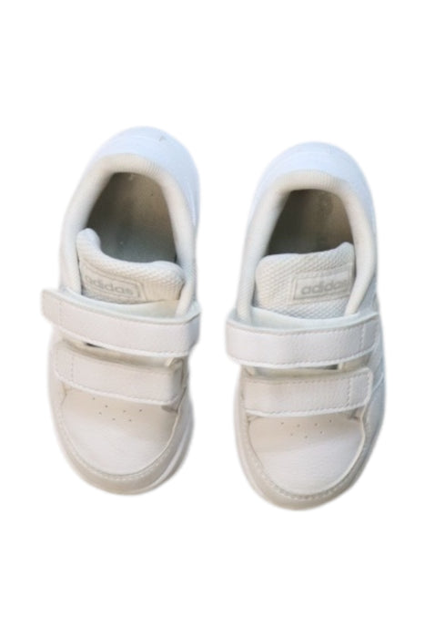 A White Sneakers from Adidas in size 4T for neutral. (Back View)