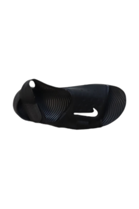 A Black Sandals from Nike in size 6T for boy. (Front View)