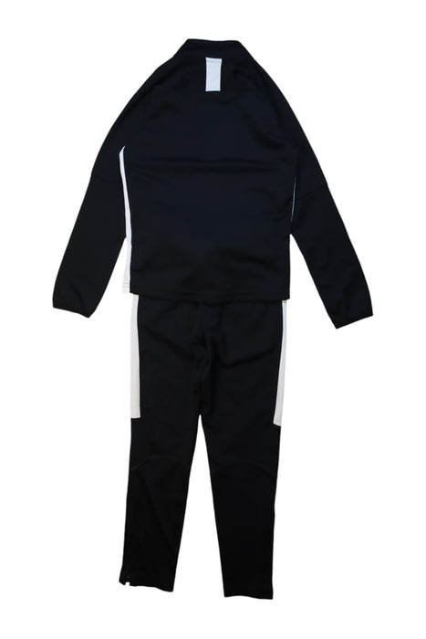 A Black Pants Sets from Nike in size 8Y for boy. (Back View)