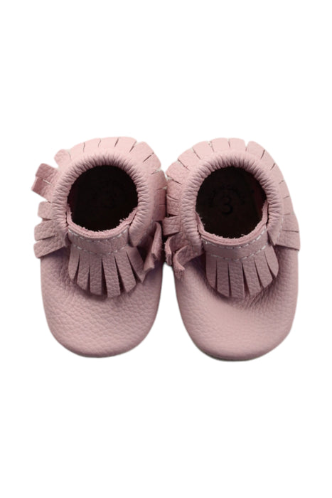 A Pink Loafers & Moccasins from Minimoc in size 6-12M for neutral. (Back View)