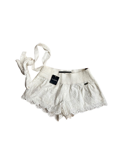 A White Shorts from Abercrombie & Fitch in size 10Y for girl. (Front View)